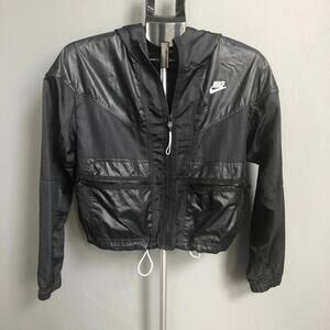 Y2k Nike Women's Size XS Rebel Cropped Sportswear Windrunner Cargo Jacket Black